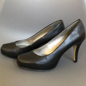Madden Girl Black Pumps